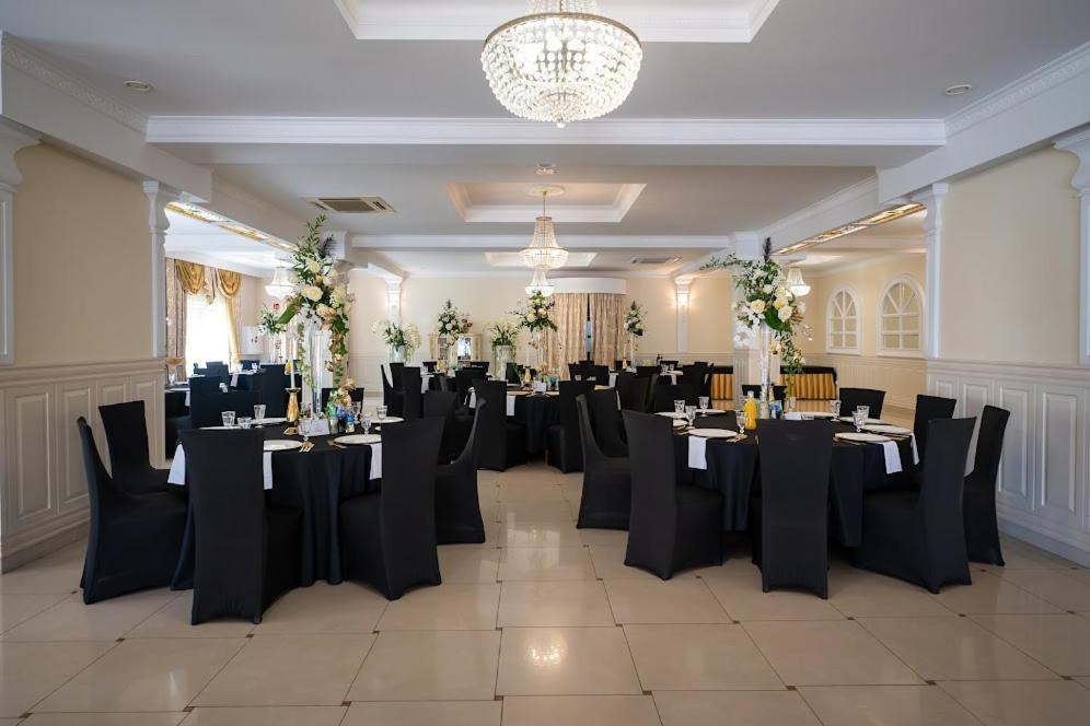 Hotel Lord Debica Luaran gambar