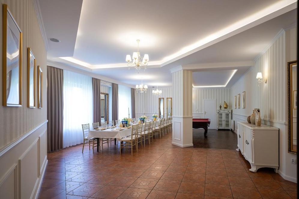 Hotel Lord Debica Luaran gambar