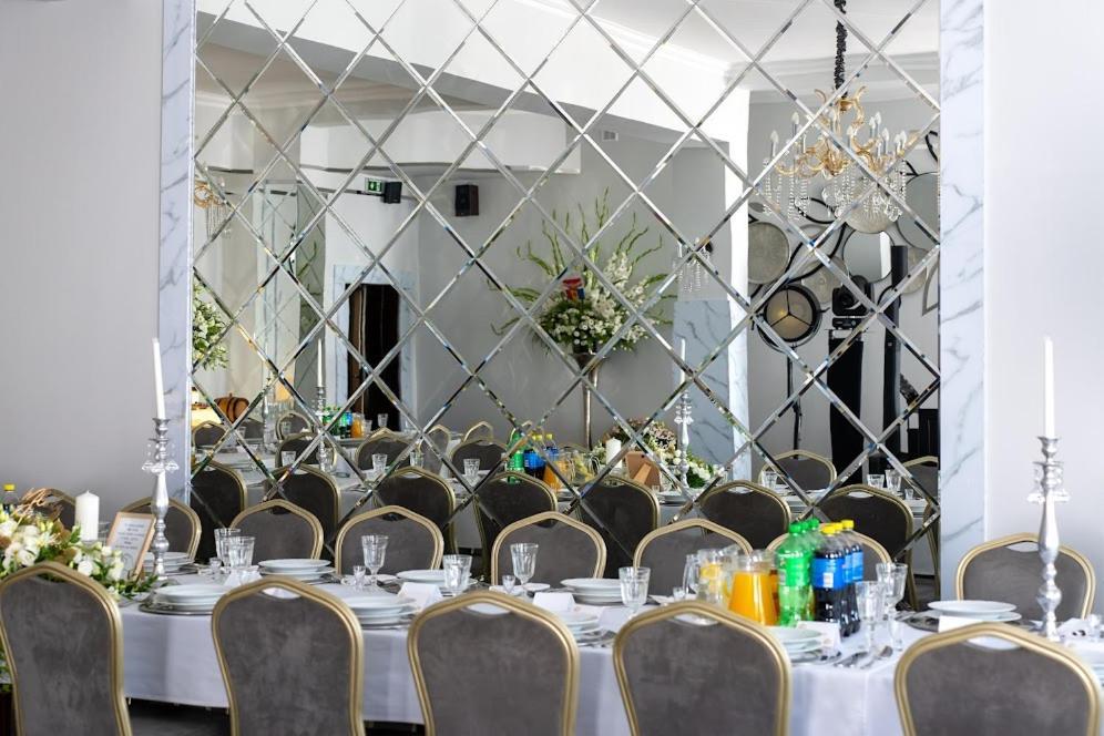 Hotel Lord Debica Luaran gambar