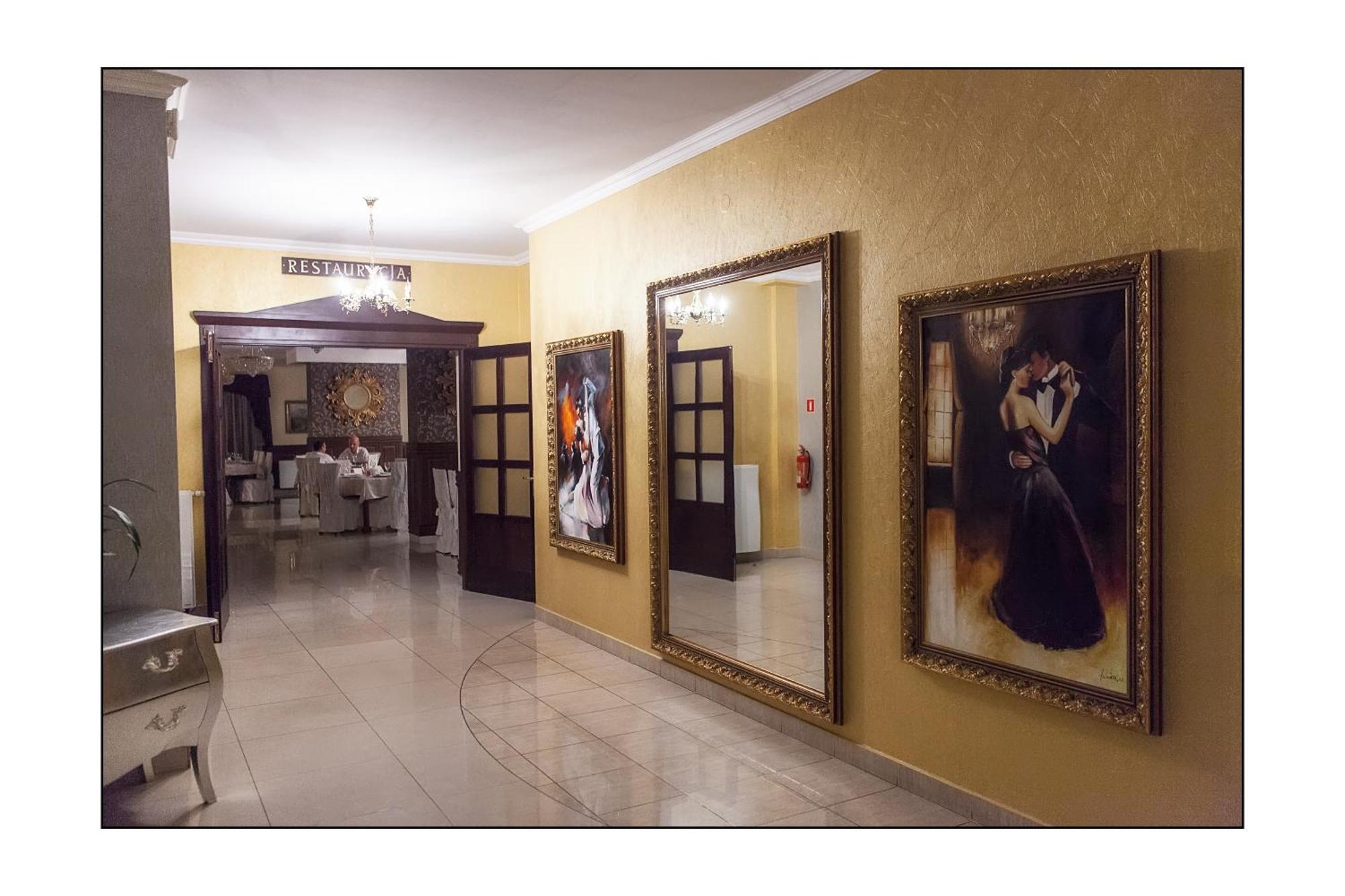 Hotel Lord Debica Luaran gambar