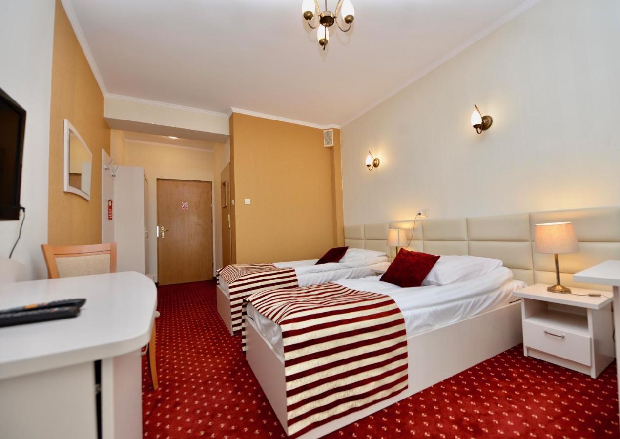 Hotel Lord Debica Luaran gambar